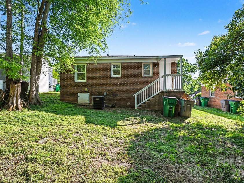 2604 Booker Avenue, Charlotte, NC 28216.  MLS# CAR4369382, YatesRealty ID 16031. 