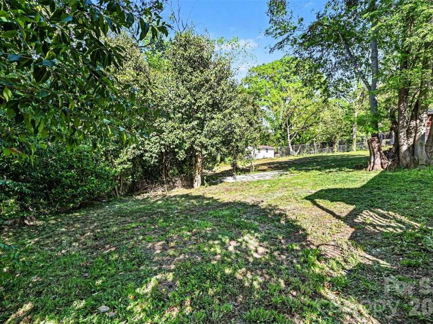 2604 Booker Avenue, Charlotte, NC 28216.  MLS# CAR4369382, YatesRealty ID 16031. 