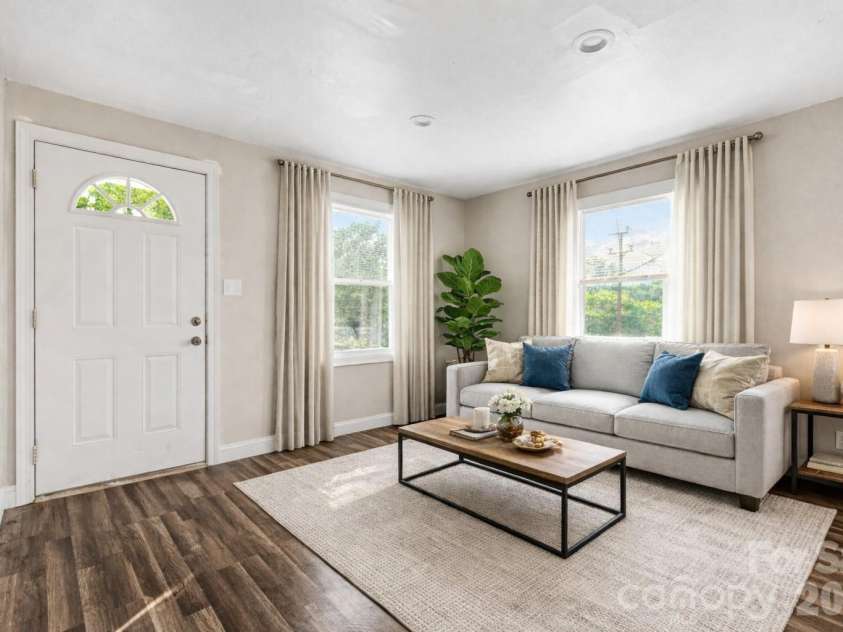 2604 Booker Avenue, Charlotte, NC 28216.  MLS# CAR4369382, YatesRealty ID 16031. 