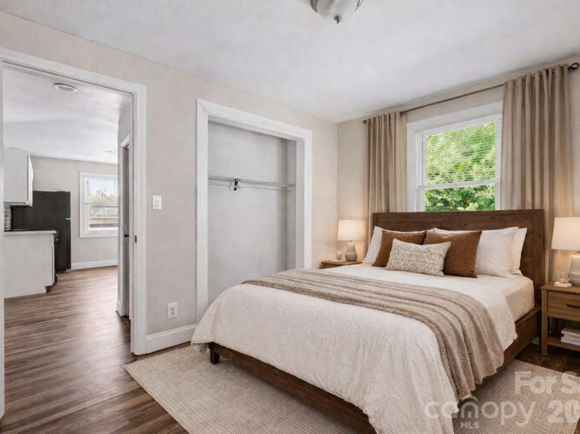 2604 Booker Avenue, Charlotte, NC 28216.  MLS# CAR4369382, YatesRealty ID 16031. 
