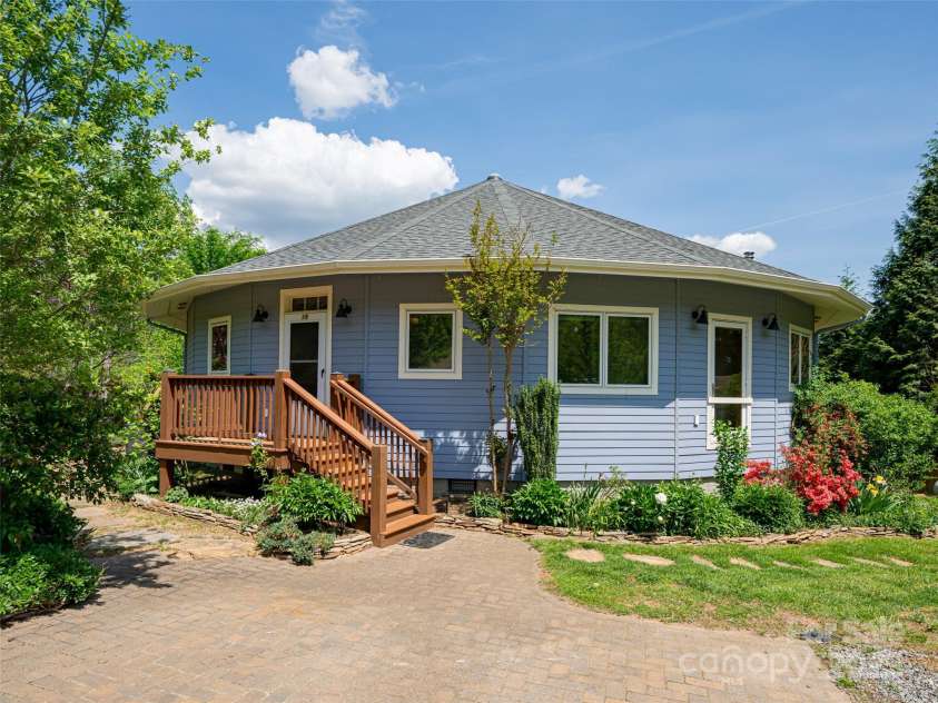 15 Sassy Lane, Asheville, NC 28805.  MLS# CAR4248835, YatesRealty ID 16032. Flat driveway with pavers located directly in front of the house