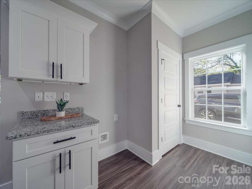 2128 Holly Street, Charlotte, NC 28216.  MLS# CAR4352924, YatesRealty ID 16032. 