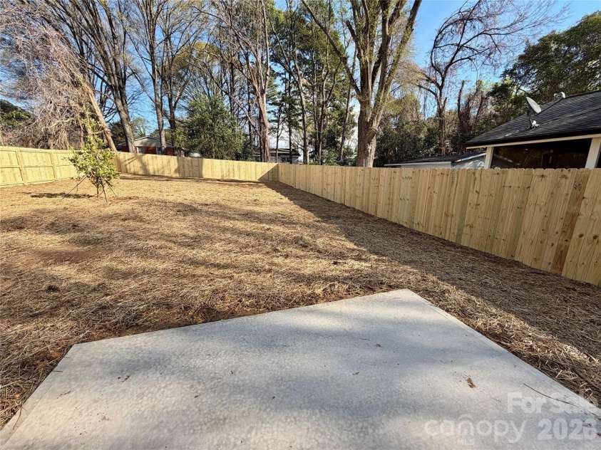 2128 Holly Street, Charlotte, NC 28216.  MLS# CAR4352924, YatesRealty ID 16032. 