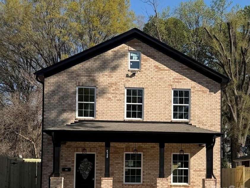 2128 Holly Street, Charlotte, NC 28216.  MLS# CAR4352924, YatesRealty ID 16032. 