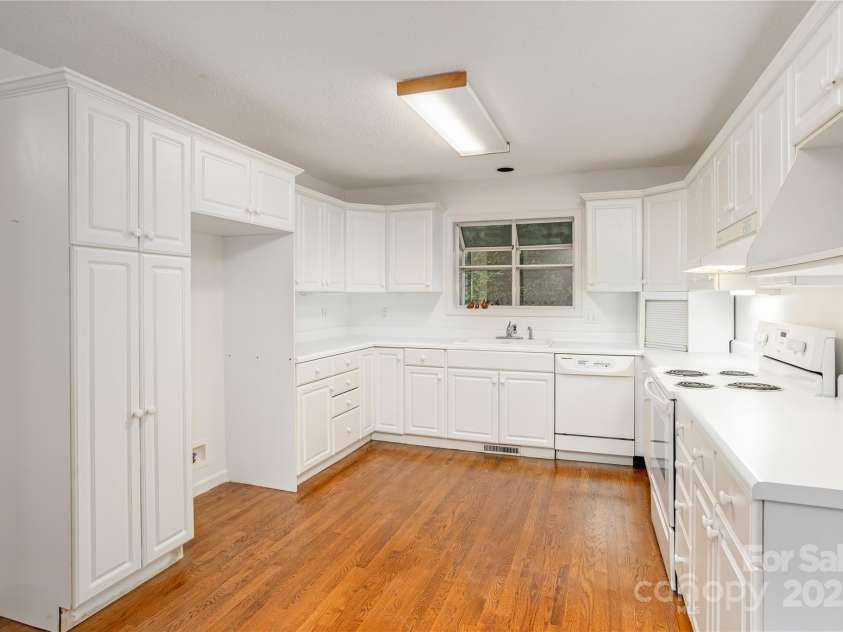 1005 Utsonati Lane, Brevard, NC 28712.  MLS# CAR4246828, YatesRealty ID 16033. Great Kitchen with Lots of Storage