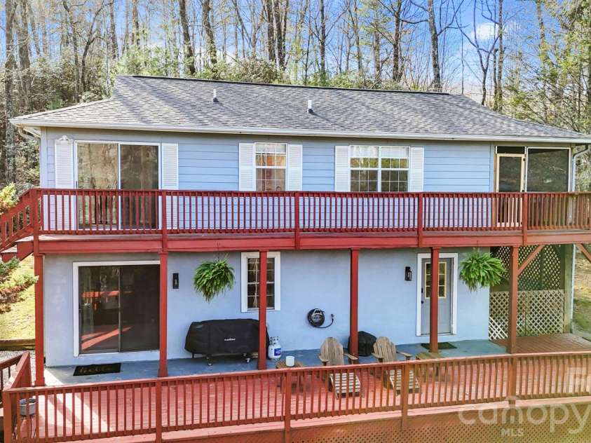 124 Flat Creek Drive, Lake Toxaway, NC 28747.  MLS# CAR4325770, YatesRealty ID 16033. 