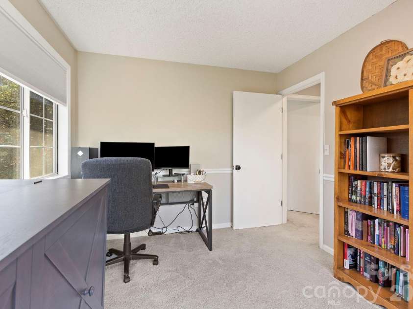 124 Flat Creek Drive, Lake Toxaway, NC 28747.  MLS# CAR4325770, YatesRealty ID 16033. 