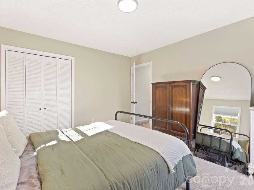 124 Flat Creek Drive, Lake Toxaway, NC 28747.  MLS# CAR4325770, YatesRealty ID 16033. 