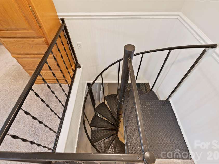 124 Flat Creek Drive, Lake Toxaway, NC 28747.  MLS# CAR4325770, YatesRealty ID 16033. 