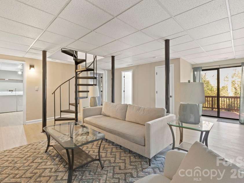 124 Flat Creek Drive, Lake Toxaway, NC 28747.  MLS# CAR4325770, YatesRealty ID 16033. 
