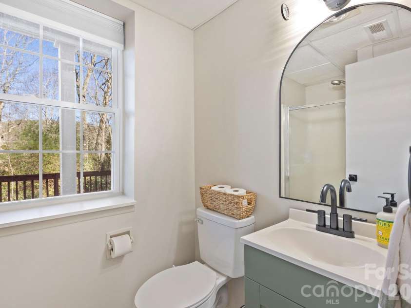 124 Flat Creek Drive, Lake Toxaway, NC 28747.  MLS# CAR4325770, YatesRealty ID 16033. 