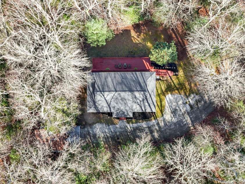 124 Flat Creek Drive, Lake Toxaway, NC 28747.  MLS# CAR4325770, YatesRealty ID 16033. 