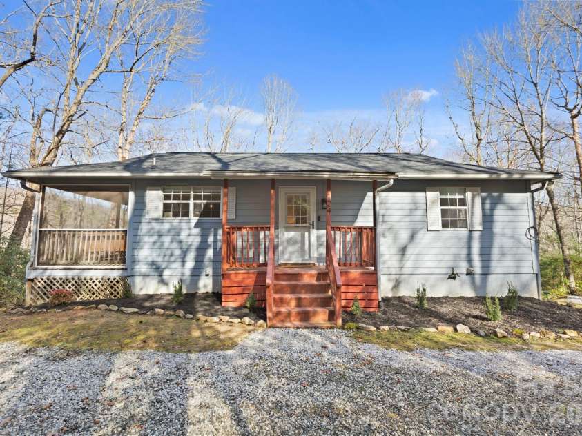 124 Flat Creek Drive, Lake Toxaway, NC 28747.  MLS# CAR4325770, YatesRealty ID 16033. 