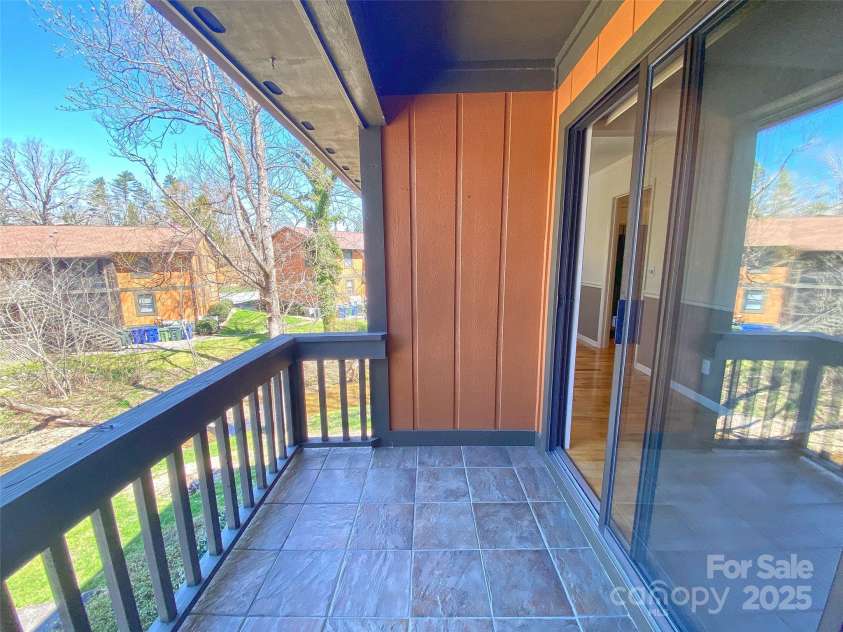 1747 Haywood Manor Road, Hendersonville, NC 28791.  MLS# CAR4239010, YatesRealty ID 16034. 