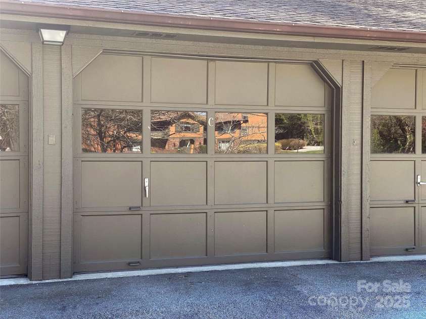 1747 Haywood Manor Road, Hendersonville, NC 28791.  MLS# CAR4239010, YatesRealty ID 16034. 