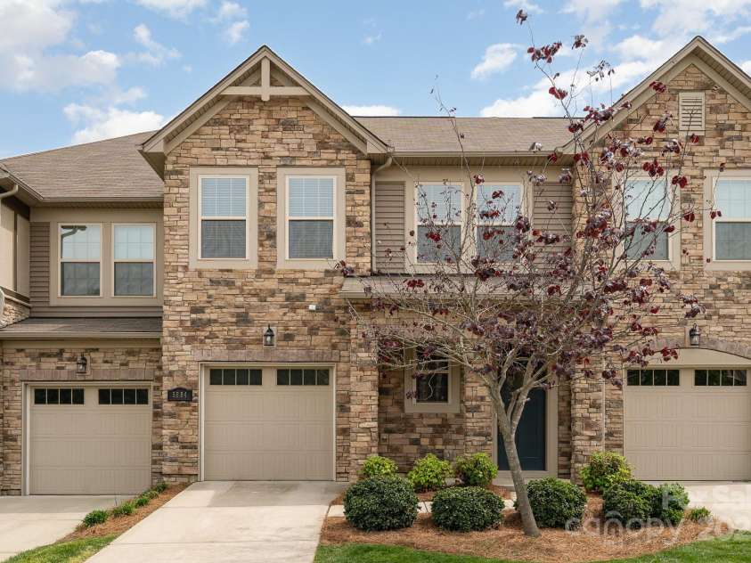 5684 Garrow Glen Road, Charlotte, NC 28278.  MLS# CAR4246603, YatesRealty ID 16035. 