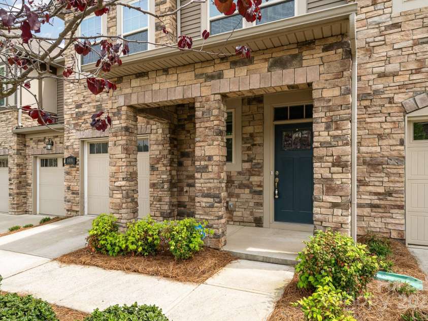 5684 Garrow Glen Road, Charlotte, NC 28278.  MLS# CAR4246603, YatesRealty ID 16035. 