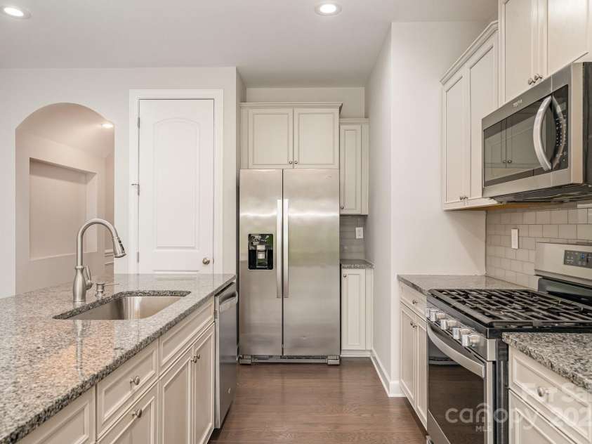 5684 Garrow Glen Road, Charlotte, NC 28278.  MLS# CAR4246603, YatesRealty ID 16035. 