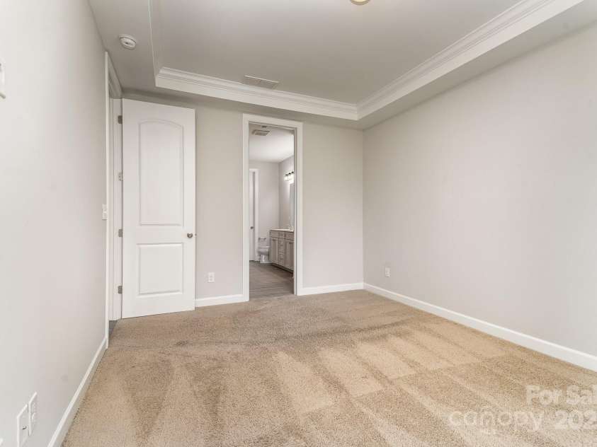 5684 Garrow Glen Road, Charlotte, NC 28278.  MLS# CAR4246603, YatesRealty ID 16035. 