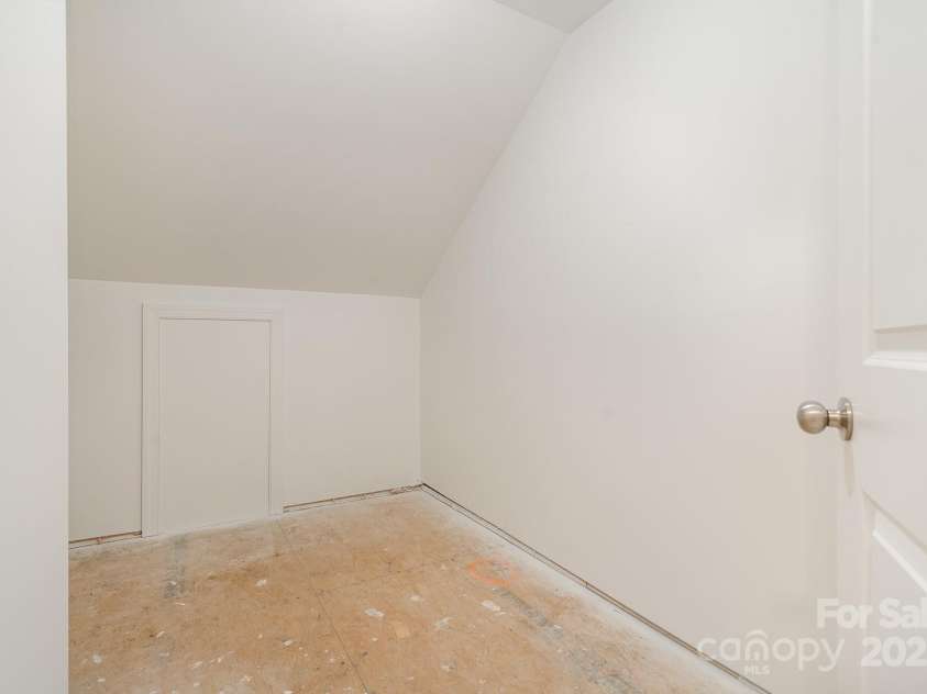 5684 Garrow Glen Road, Charlotte, NC 28278.  MLS# CAR4246603, YatesRealty ID 16035. 