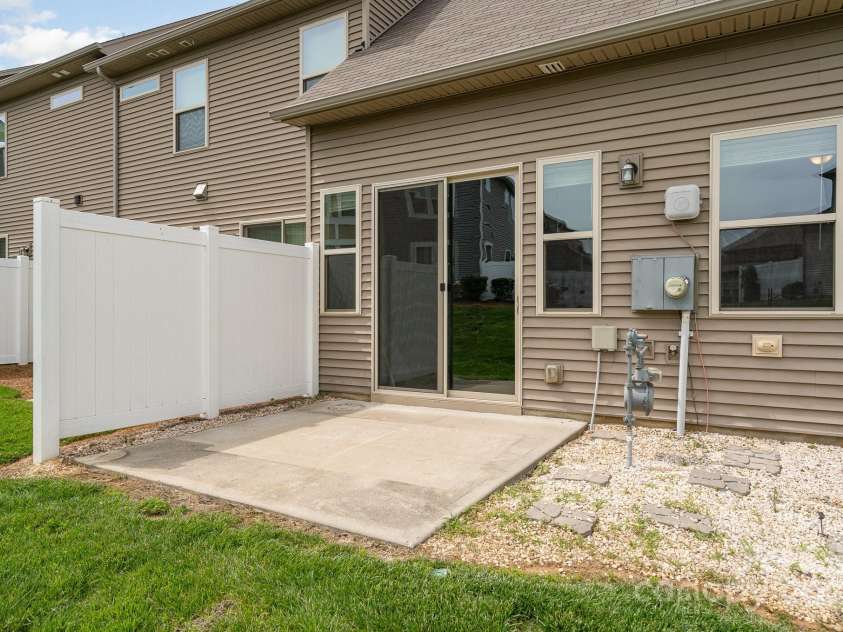 5684 Garrow Glen Road, Charlotte, NC 28278.  MLS# CAR4246603, YatesRealty ID 16035. 