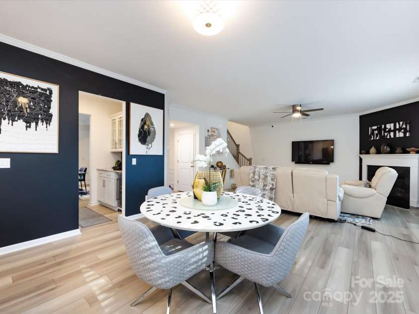 8903 Ansley Park Place, Huntersville, NC 28078.  MLS# CAR4311393, YatesRealty ID 16036. Breakfast Nook!