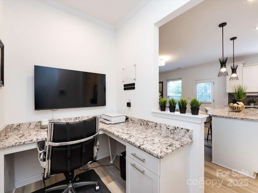 8903 Ansley Park Place, Huntersville, NC 28078.  MLS# CAR4311393, YatesRealty ID 16036. Built in Desk Niche!