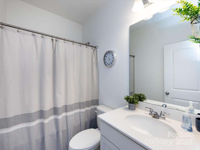 8903 Ansley Park Place, Huntersville, NC 28078.  MLS# CAR4311393, YatesRealty ID 16036. Full Bath features tub/shower!