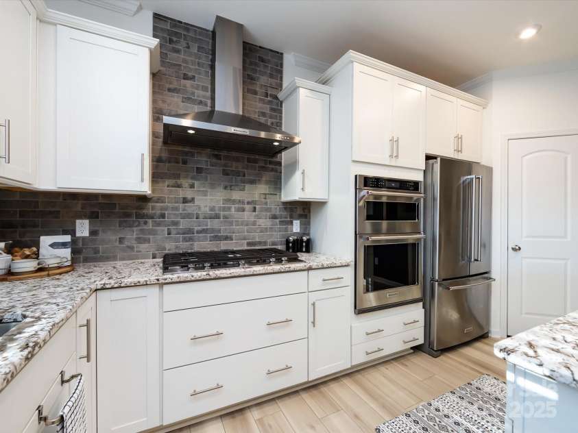 8903 Ansley Park Place, Huntersville, NC 28078.  MLS# CAR4311393, YatesRealty ID 16036. Gas Cook Top & Hood system with wall oven!