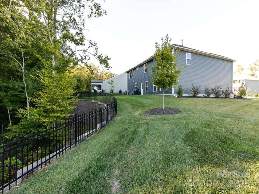 8903 Ansley Park Place, Huntersville, NC 28078.  MLS# CAR4311393, YatesRealty ID 16036. Large, Corner Lot with tons of curb appeal makes this home perfect!