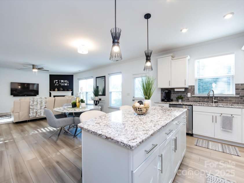 8903 Ansley Park Place, Huntersville, NC 28078.  MLS# CAR4311393, YatesRealty ID 16036. Open Floor Plan that flows nicely from room to room!