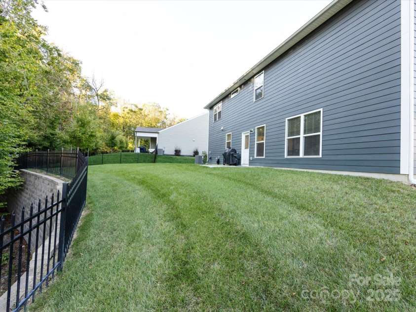 8903 Ansley Park Place, Huntersville, NC 28078.  MLS# CAR4311393, YatesRealty ID 16036. Roomy Back Yard with plenty of usable space for activities!