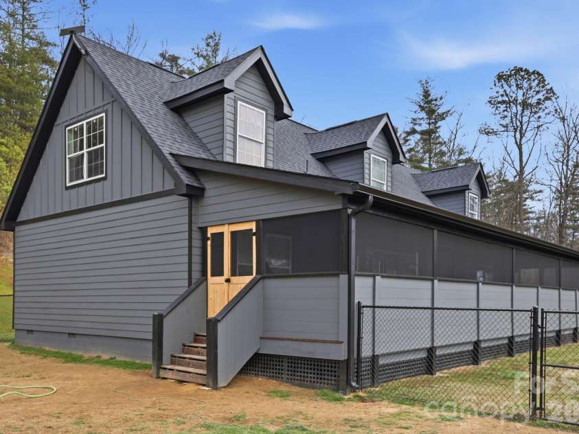 67 Nimitz Drive, Brevard, NC 28712.  MLS# CAR4360403, YatesRealty ID 16037. 