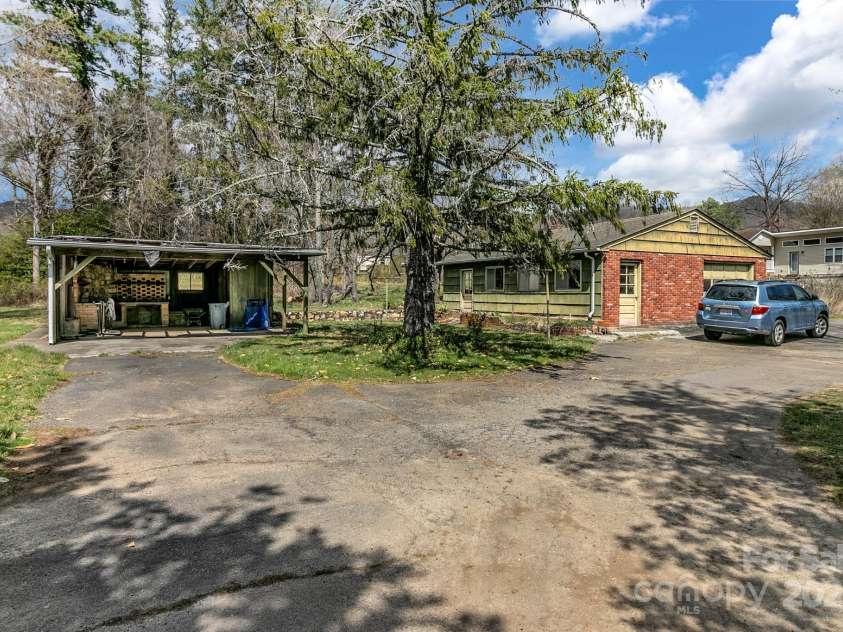 96 Old State Ten, 205-211 Old US Hwy 70 East Road, Black Mountain, NC 28711.  MLS# CAR4264752, YatesRealty ID 16037. 