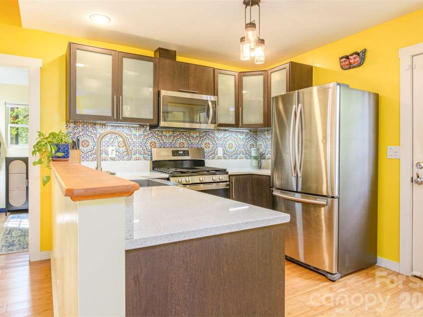 149 State Street, Asheville, NC 28806.  MLS# CAR4372886, YatesRealty ID 16038. Clean and Bright