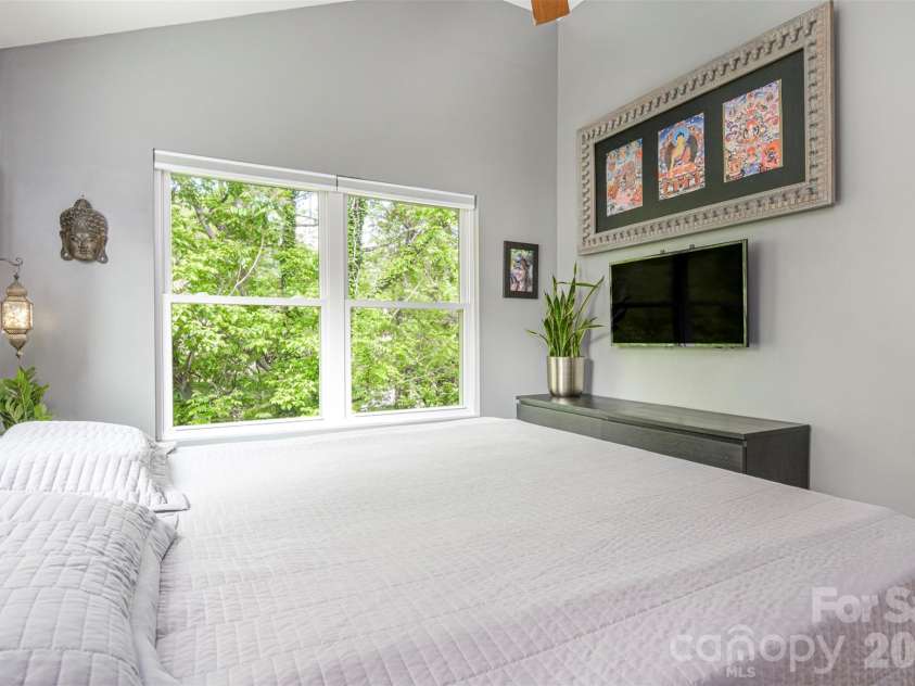 149 State Street, Asheville, NC 28806.  MLS# CAR4372886, YatesRealty ID 16038. Sleep in the Treetops