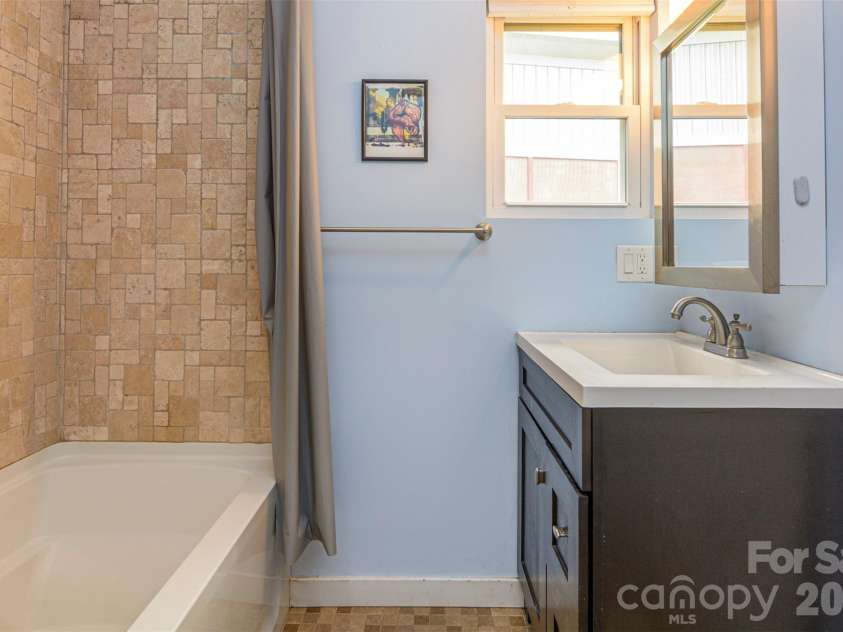 149 State Street, Asheville, NC 28806.  MLS# CAR4372886, YatesRealty ID 16038. Upstairs Full Bath with Soaking Tub