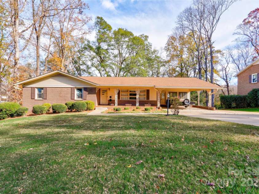 608 Hanover Drive, Shelby, NC 28150.  MLS# CAR4203173, YatesRealty ID 16038. Front