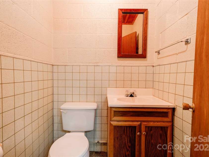 608 Hanover Drive, Shelby, NC 28150.  MLS# CAR4203173, YatesRealty ID 16038. Half Bath - Basement