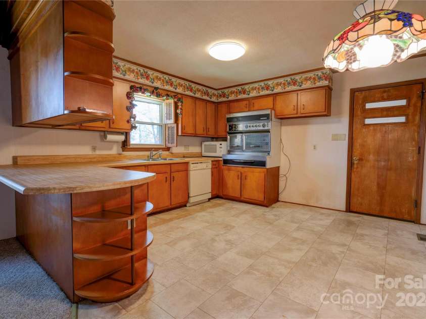 608 Hanover Drive, Shelby, NC 28150.  MLS# CAR4203173, YatesRealty ID 16038. Kitchen