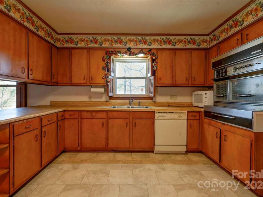 608 Hanover Drive, Shelby, NC 28150.  MLS# CAR4203173, YatesRealty ID 16038. Kitchen