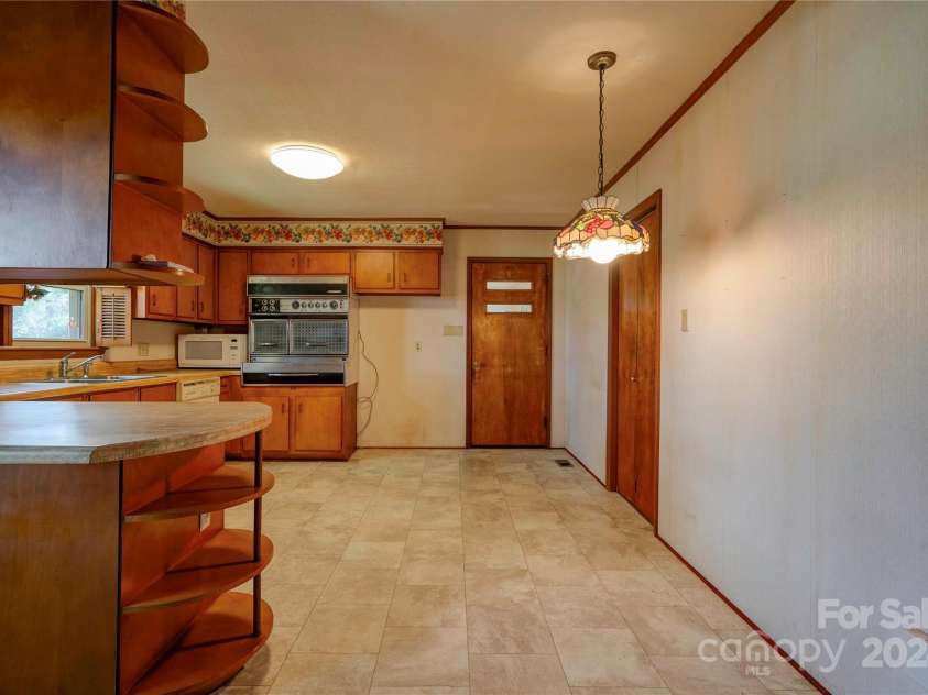 608 Hanover Drive, Shelby, NC 28150.  MLS# CAR4203173, YatesRealty ID 16038. Kitchen