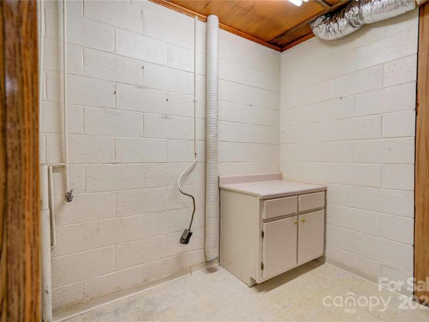 608 Hanover Drive, Shelby, NC 28150.  MLS# CAR4203173, YatesRealty ID 16038. Laundry