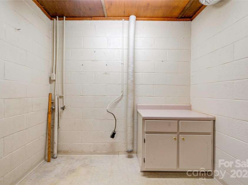 608 Hanover Drive, Shelby, NC 28150.  MLS# CAR4203173, YatesRealty ID 16038. Laundry