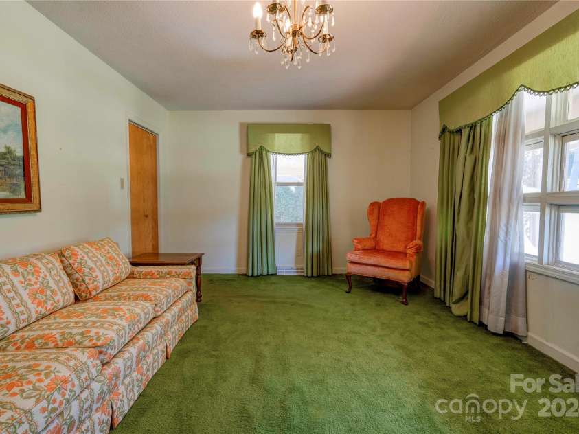 608 Hanover Drive, Shelby, NC 28150.  MLS# CAR4203173, YatesRealty ID 16038. Living Room