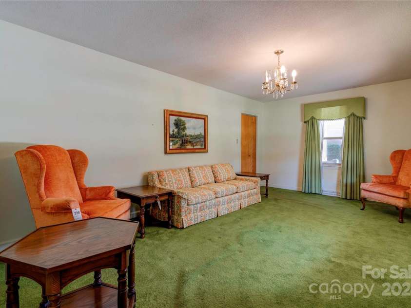 608 Hanover Drive, Shelby, NC 28150.  MLS# CAR4203173, YatesRealty ID 16038. Living Room