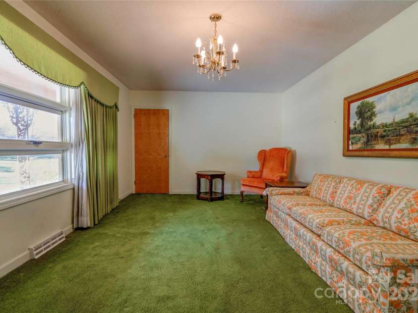 608 Hanover Drive, Shelby, NC 28150.  MLS# CAR4203173, YatesRealty ID 16038. Living Room