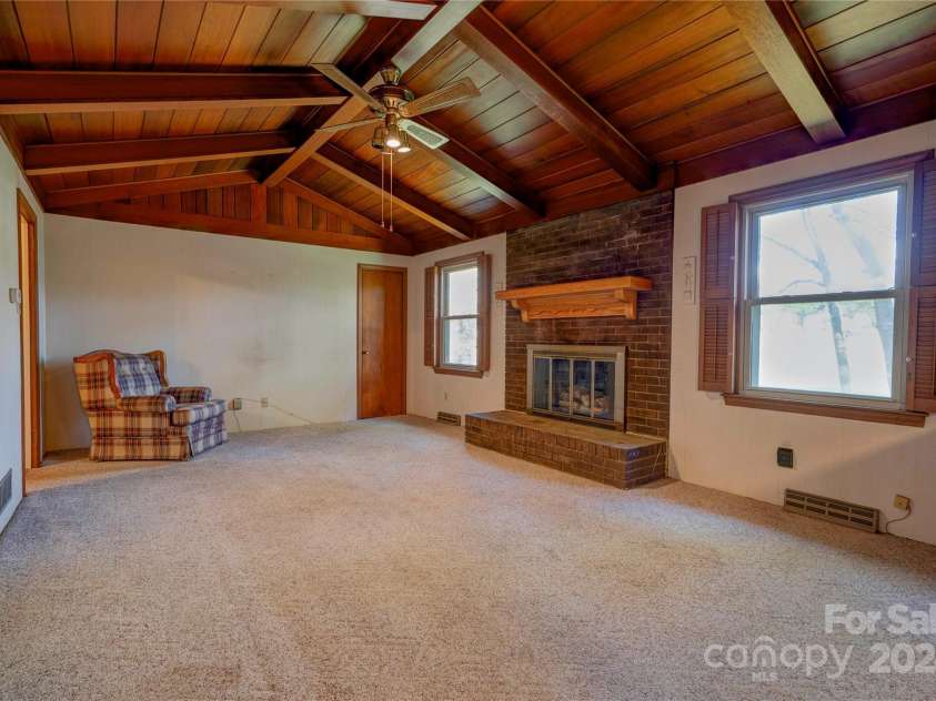 608 Hanover Drive, Shelby, NC 28150.  MLS# CAR4203173, YatesRealty ID 16038. Living Room