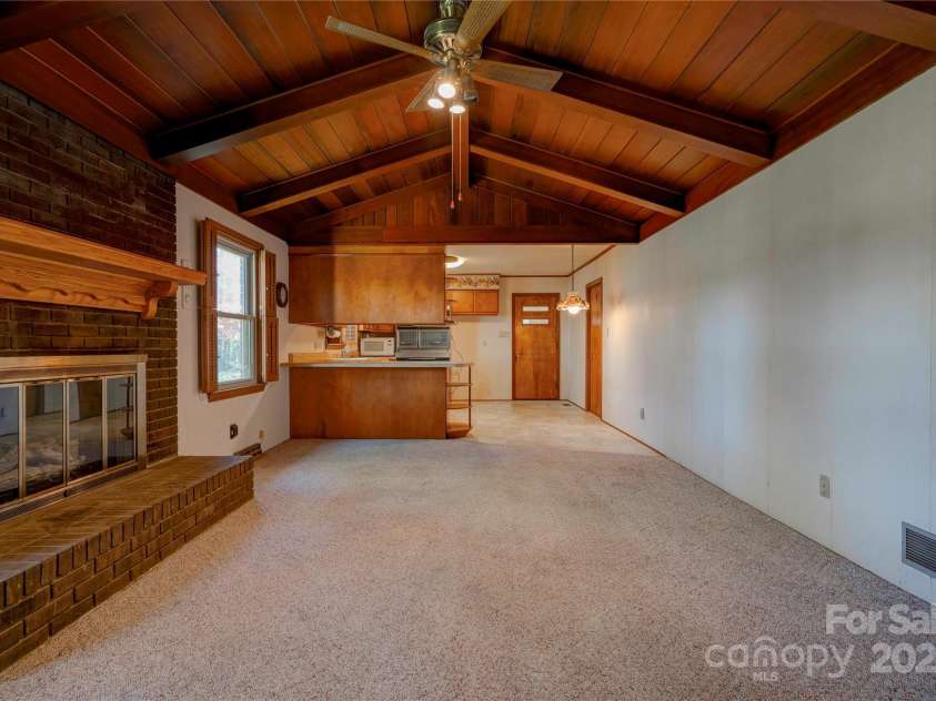 608 Hanover Drive, Shelby, NC 28150.  MLS# CAR4203173, YatesRealty ID 16038. Living Room