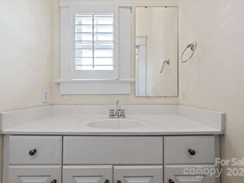 213 Academy Street, Mooresville, NC 28115.  MLS# CAR4238707, YatesRealty ID 16039. 